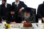 כ"ק אדמו"ר מסאטמאר שליט"א ביים באנקעט לטובת בית מדרשינו החדש בשכונת חתם סופר אין קרית יואל המורחבת, פארגעקומען אין שטוב פון הרה"ח ר' שמעון שווארטץ הי"ו - חבר הנהלת הביהמ"ד