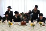 כ"ק אדמו"ר מסאטמאר שליט"א ביים באנקעט לטובת בית מדרשינו החדש בשכונת חתם סופר אין קרית יואל המורחבת, פארגעקומען אין שטוב פון הרה"ח ר' שמעון שווארטץ הי"ו - חבר הנהלת הביהמ"ד