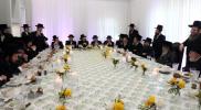 כ"ק אדמו"ר מסאטמאר שליט"א ביים באנקעט לטובת בית מדרשינו החדש בשכונת חתם סופר אין קרית יואל המורחבת, פארגעקומען אין שטוב פון הרה"ח ר' שמעון שווארטץ הי"ו - חבר הנהלת הביהמ"ד