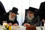 כ"ק אדמו"ר מסאטמאר שליט"א ביים באנקעט לטובת בית מדרשינו החדש בשכונת חתם סופר אין קרית יואל המורחבת, פארגעקומען אין שטוב פון הרה"ח ר' שמעון שווארטץ הי"ו - חבר הנהלת הביהמ"ד