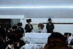 כ"ק אדמו"ר מסאטמאר ביי כתיבת האותיות היינט מוצאי שבת פאר די ספר תורה וואס ווערט געשריבן דורך מתפללי ביהמ"ד שערי תפילה בשכונת העלף האלאו אין קרית יואל המורחבת, אין שטוב פון הרה"ג ר' יעקב שלמה פאנעט שליט"א - רב הביהמ"ד