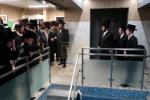כ"ק אדמו"ר מסאטמאר ביי כתיבת האותיות היינט מוצאי שבת פאר די ספר תורה וואס ווערט געשריבן דורך מתפללי ביהמ"ד שערי תפילה בשכונת העלף האלאו אין קרית יואל המורחבת, אין שטוב פון הרה"ג ר' יעקב שלמה פאנעט שליט"א - רב הביהמ"ד