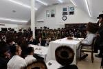כ"ק אדמו"ר מסאטמאר ביי כתיבת האותיות היינט מוצאי שבת פאר די ספר תורה וואס ווערט געשריבן דורך מתפללי ביהמ"ד שערי תפילה בשכונת העלף האלאו אין קרית יואל המורחבת, אין שטוב פון הרה"ג ר' יעקב שלמה פאנעט שליט"א - רב הביהמ"ד