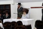 כ"ק אדמו"ר מסאטמאר ביי כתיבת האותיות היינט מוצאי שבת פאר די ספר תורה וואס ווערט געשריבן דורך מתפללי ביהמ"ד שערי תפילה בשכונת העלף האלאו אין קרית יואל המורחבת, אין שטוב פון הרה"ג ר' יעקב שלמה פאנעט שליט"א - רב הביהמ"ד