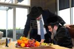 מעמד תפילת השל"ה ערב ר"ח סיון בראשות כ"ק אדמו"ר מסקולען שליט"א פון לעיקוואד מיט די נגידים פון מוסדות חסד לאברהם