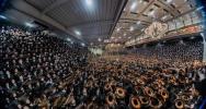 הערליכע ווידיאו פון די גרויסארטיגע הכנסת ספר תורה בחצר הקודש סאטמאר - ל"ג בעומר תשפ"ו 