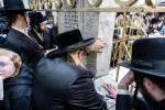 כ"ק אדמו"ר מסאטמאר שליט"א אויף מקומות הקדושים און אויפן וועג אהיים פון די מסע המלכות בוני המלוכה 