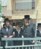 Main image for כ"ק אדמו"ר מוויזניץ שליט"א שפאצירט ערב שבועות ברחובות שיכון וויזניץ 