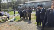 יציקת היסודות פארן נייעם בנין האדיר "משכן חוה פעסיל" אין מחנה אהל ברוך קראסנא דעם ל"ג בעומר, דערנאך מעמד הדלקה רבתי, בראשות נדבני ובוני הבנין ובראשם הגה"צ אב"ד ור"מ שליט"א נואם הכבוד: הרה"ג יוסף יעקב מאנדלאוויטש שליט"א מנהל כללי מוסדות מאנטיסעלא