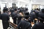 כ"ק אדמו"ר מפינסק קארלין שליט"א בביקור בהיכל ישיבתו היכל אברהם אלימלך פינסק קרלין בבני ברק 
