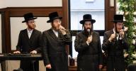 מעמד הכנסת ספר תורה בחצר הקודש סקולען פון לעיקוואד אסרו חג שבועות נדבת משפ' ווייס