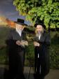 הגה"צ אב"ד קלוזש שליט"א ביים מקיים זיין די מצוה פון שילוח הקן, פארנט פון בית המדרש תפארת יחזקאל "זכרון יהושע שלום" אין קרית טאהש. דורכגעפירט אינעם חצר פונעם באקאנטן נדיב לב הרב החסיד ר' אהרן פרושנובסקי שליט"א.