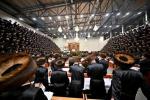יום טוב שבועות בחצר הקודש וויזניץ 