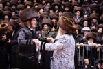 פולע גאלעריע: שמחת החתונה בחצר הקודש באבוב 