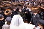 פולע גאלעריע: שמחת החתונה בחצר הקודש באבוב 