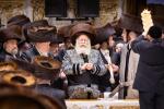 פולע גאלעריע: שמחת החתונה בחצר הקודש באבוב 