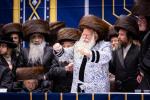 פולע גאלעריע: שמחת החתונה בחצר הקודש באבוב 