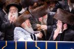 פולע גאלעריע: שמחת החתונה בחצר הקודש באבוב 