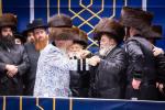 פולע גאלעריע: שמחת החתונה בחצר הקודש באבוב 