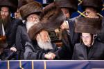 פולע גאלעריע: שמחת החתונה בחצר הקודש באבוב 