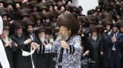 Main image for ווידיאו פון שמחת החתונה בחצר הקודש באבוב 45