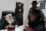 הגה"צ רבי ישראל יוסף קאהן בנו הגדול של אדמו"ר מתולדות אהרן וראש מבצר הכוללים באר יוסף באזוכט ביי גדולי ישראל לרגל שמחת החתונה‬ פון א קינד