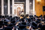 כ"ק אדמו"ר מצאנז קלויזענבורג שליט"א טרעט אויף מיט דברות קודש הכנה לחג השבועות פאר תלמידי ישיבת צאנז קלויזענבוג 