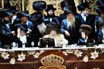 בילדער און ווידיאוס:גרויסארטיגע מעמד הכנסת ספר תורה דורך כ"ק אדמו"ר מוויזניץ שליט"א 