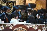 בילדער און ווידיאוס:גרויסארטיגע מעמד הכנסת ספר תורה דורך כ"ק אדמו"ר מוויזניץ שליט"א 