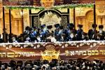 בילדער און ווידיאוס:גרויסארטיגע מעמד הכנסת ספר תורה דורך כ"ק אדמו"ר מוויזניץ שליט"א 