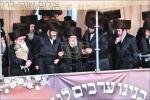 בילדער און ווידיאוס:גרויסארטיגע מעמד הכנסת ספר תורה דורך כ"ק אדמו"ר מוויזניץ שליט"א 