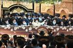 בילדער און ווידיאוס:גרויסארטיגע מעמד הכנסת ספר תורה דורך כ"ק אדמו"ר מוויזניץ שליט"א 