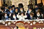 בילדער און ווידיאוס:גרויסארטיגע מעמד הכנסת ספר תורה דורך כ"ק אדמו"ר מוויזניץ שליט"א 