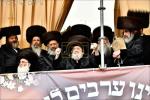 בילדער און ווידיאוס:גרויסארטיגע מעמד הכנסת ספר תורה דורך כ"ק אדמו"ר מוויזניץ שליט"א 