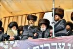 בילדער און ווידיאוס:גרויסארטיגע מעמד הכנסת ספר תורה דורך כ"ק אדמו"ר מוויזניץ שליט"א 