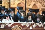 בילדער און ווידיאוס:גרויסארטיגע מעמד הכנסת ספר תורה דורך כ"ק אדמו"ר מוויזניץ שליט"א 