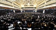 בילדער און ווידיאוס:גרויסארטיגע מעמד הכנסת ספר תורה דורך כ"ק אדמו"ר מוויזניץ שליט"א 