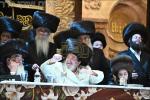 בילדער און ווידיאוס:גרויסארטיגע מעמד הכנסת ספר תורה דורך כ"ק אדמו"ר מוויזניץ שליט"א 