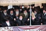 בילדער און ווידיאוס:גרויסארטיגע מעמד הכנסת ספר תורה דורך כ"ק אדמו"ר מוויזניץ שליט"א 