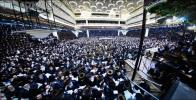 בילדער און ווידיאוס:גרויסארטיגע מעמד הכנסת ספר תורה דורך כ"ק אדמו"ר מוויזניץ שליט"א 
