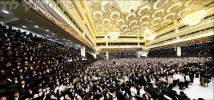 בילדער און ווידיאוס:גרויסארטיגע מעמד הכנסת ספר תורה דורך כ"ק אדמו"ר מוויזניץ שליט"א 
