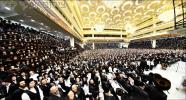 בילדער און ווידיאוס:גרויסארטיגע מעמד הכנסת ספר תורה דורך כ"ק אדמו"ר מוויזניץ שליט"א 