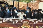 בילדער און ווידיאוס:גרויסארטיגע מעמד הכנסת ספר תורה דורך כ"ק אדמו"ר מוויזניץ שליט"א 