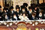 בילדער און ווידיאוס:גרויסארטיגע מעמד הכנסת ספר תורה דורך כ"ק אדמו"ר מוויזניץ שליט"א 