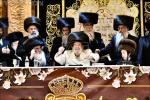 בילדער און ווידיאוס:גרויסארטיגע מעמד הכנסת ספר תורה דורך כ"ק אדמו"ר מוויזניץ שליט"א 