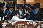 בילדער און ווידיאוס:גרויסארטיגע מעמד הכנסת ספר תורה דורך כ"ק אדמו"ר מוויזניץ שליט"א 
