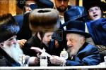 בילדער און ווידיאוס:גרויסארטיגע מעמד הכנסת ספר תורה דורך כ"ק אדמו"ר מוויזניץ שליט"א 