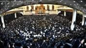 בילדער און ווידיאוס:גרויסארטיגע מעמד הכנסת ספר תורה דורך כ"ק אדמו"ר מוויזניץ שליט"א 