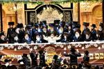 בילדער און ווידיאוס:גרויסארטיגע מעמד הכנסת ספר תורה דורך כ"ק אדמו"ר מוויזניץ שליט"א 