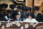 בילדער און ווידיאוס:גרויסארטיגע מעמד הכנסת ספר תורה דורך כ"ק אדמו"ר מוויזניץ שליט"א 